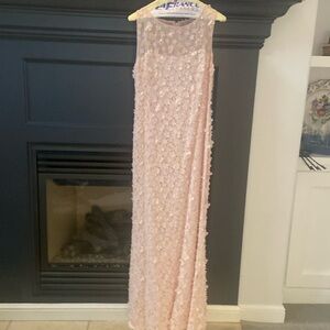 EUC Gorgeous floral appliquéd gown in pastel pink